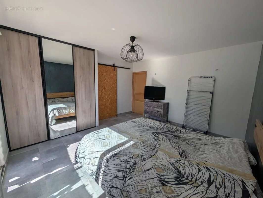 Maison à JONQUIERES-SAINT-VINCENT