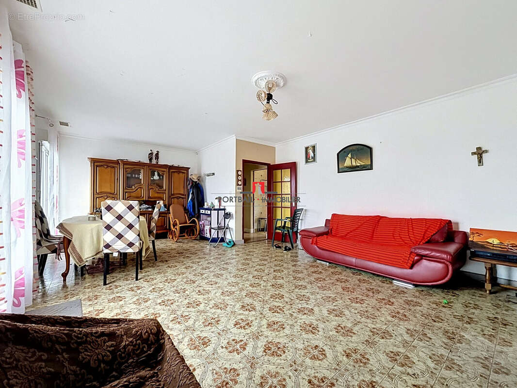 Maison à SAINT-MARTIN-LACAUSSADE