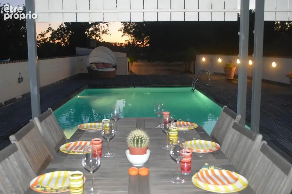 Maison avec piscine, commerces à pied ,dépendances et  grands garages, proche TGV et plages - photo 10