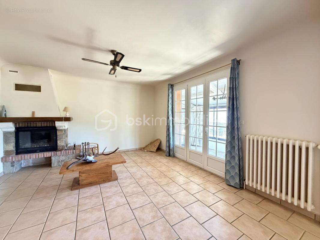Maison familiale de 136 m² avec sous-sol complet et dépendances - photo 3