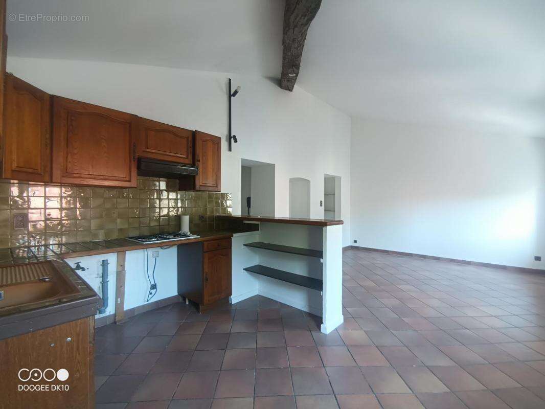 A vendre appartement  2 pièces traversant de 40m2, en dernier étage - PERTUIS (84) - photo 5