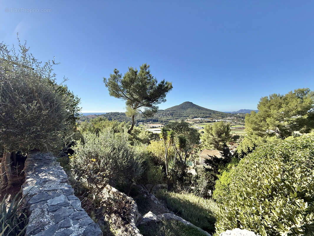 Maison à CARQUEIRANNE