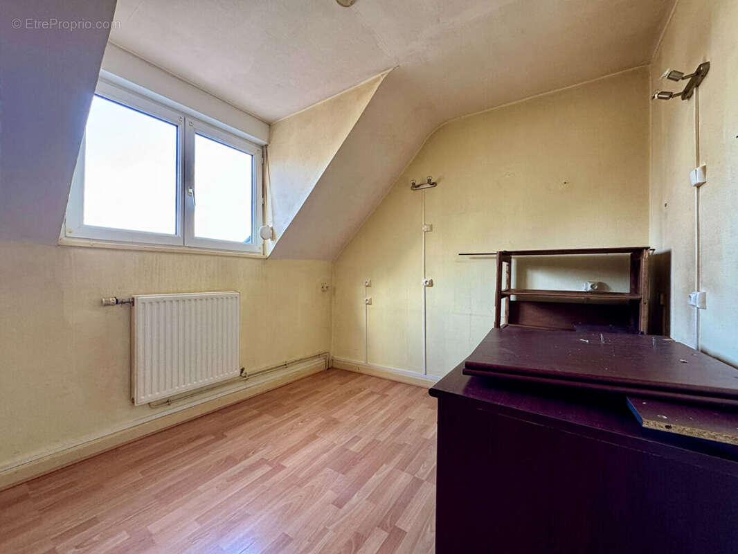 Maison Lozinghem 3 chambres à rafraîchir avec jardin + accès arrière avec garage et  6 places de parkings - photo 9