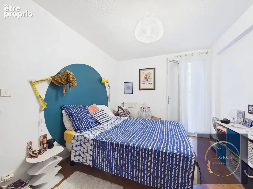 Appartement de 80 m2 en rez-de-chaussée avec un jardin de 80 m2 avec place de stationnement. - photo 4