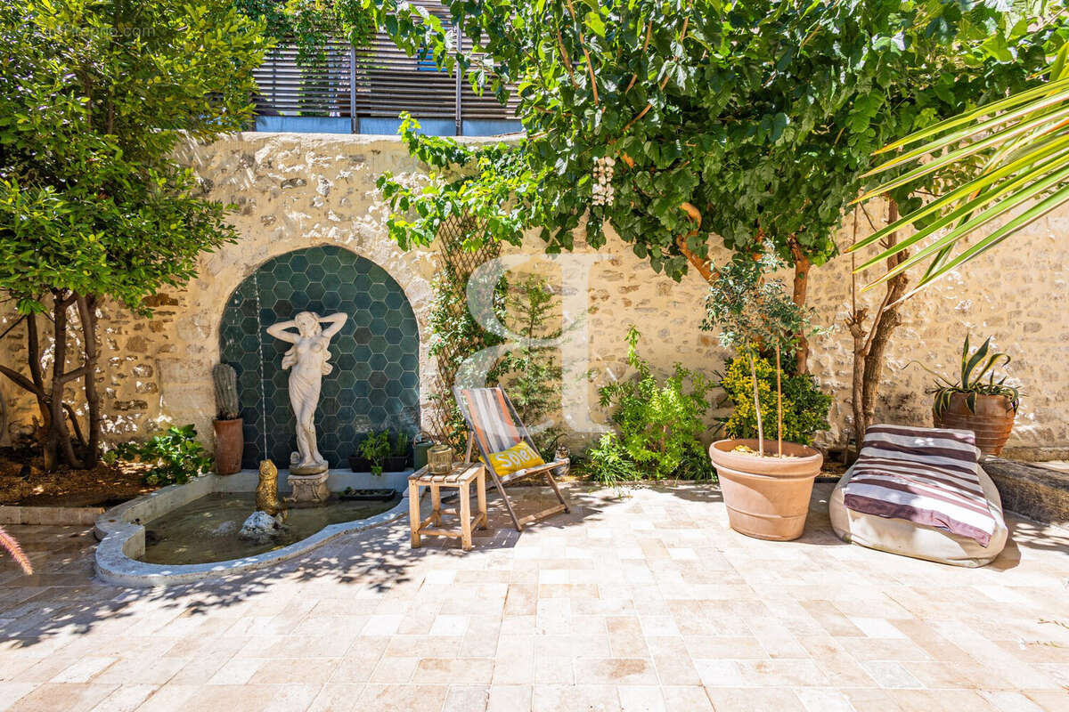 Maison 246 m² à Pernes-Les-Fontaines  - photo 3