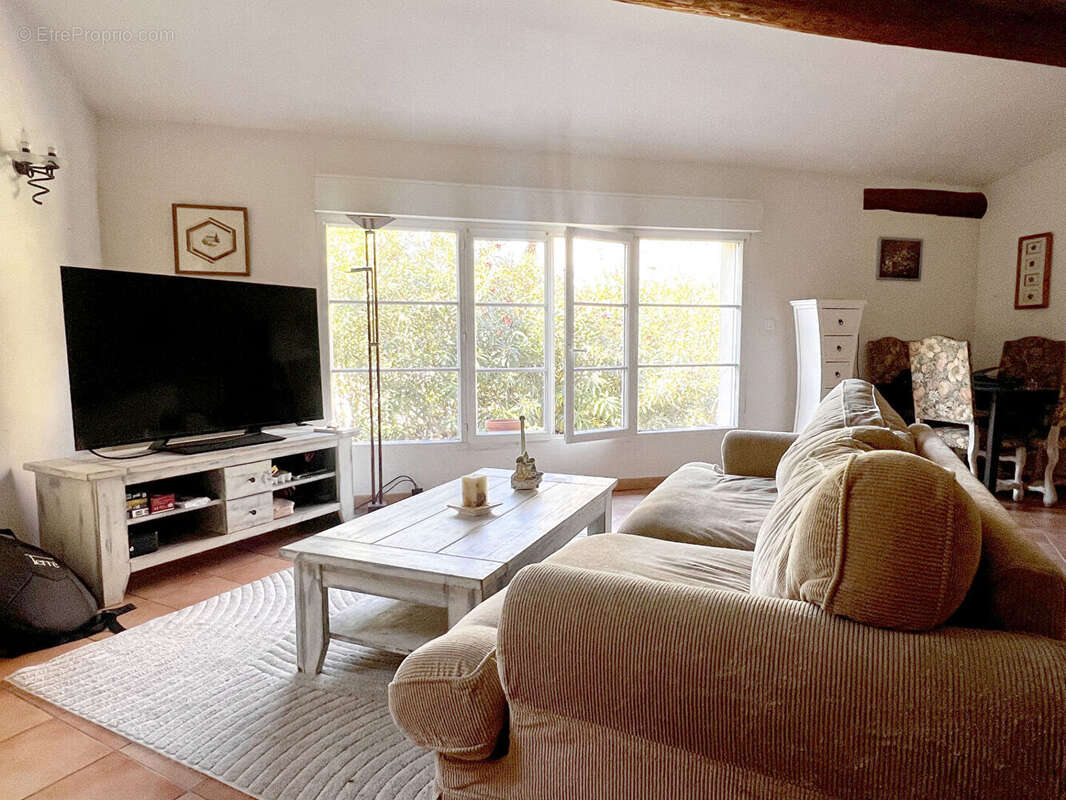 Maison à SAINT-CHAMAS