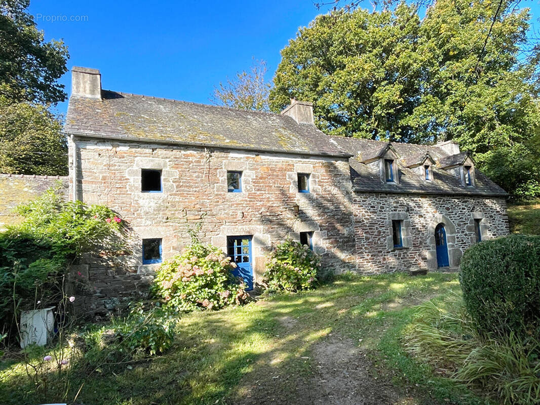 Maison à HUELGOAT