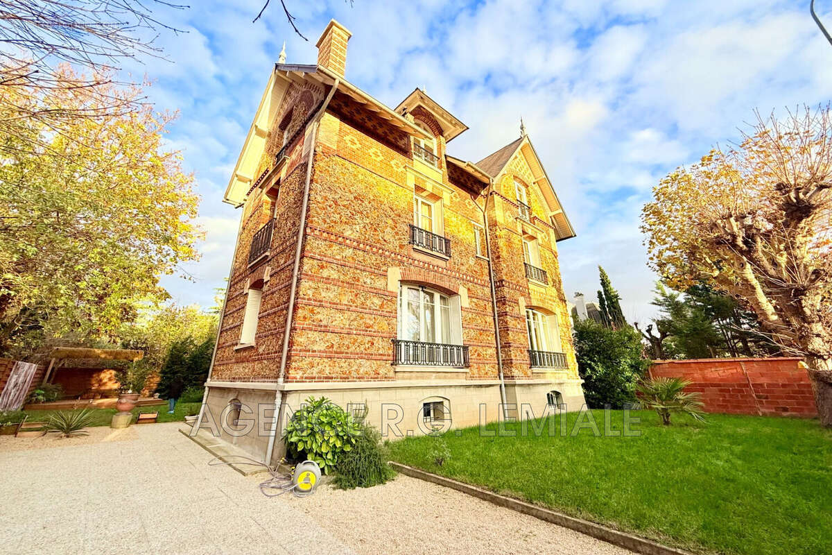 Maison à MAISONS-LAFFITTE
