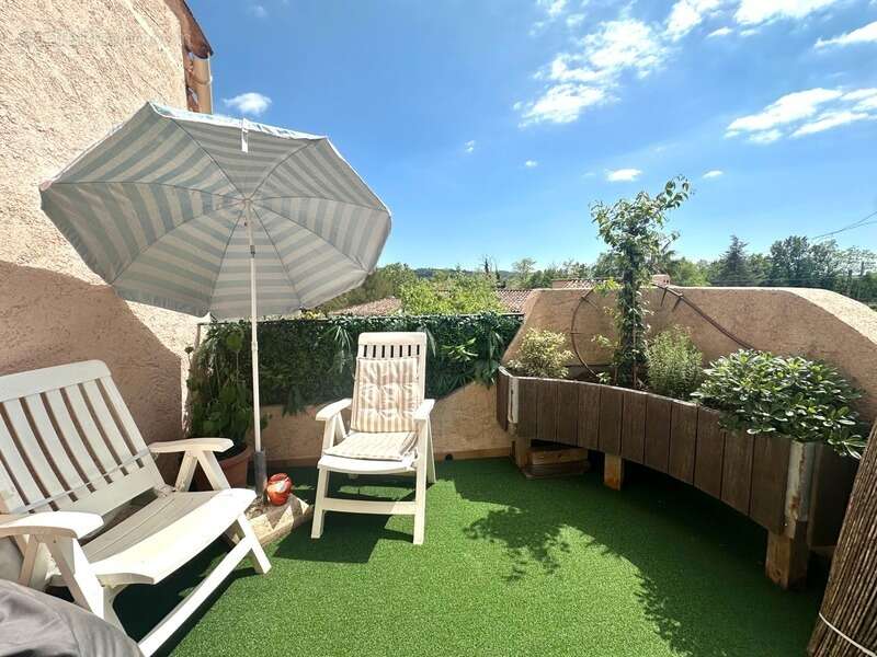 Comme une maison de vacances toute l'année – Maison rénovée avec jardin, deux terrasses et piscine à Grasse Saint-Mathieu - photo 18