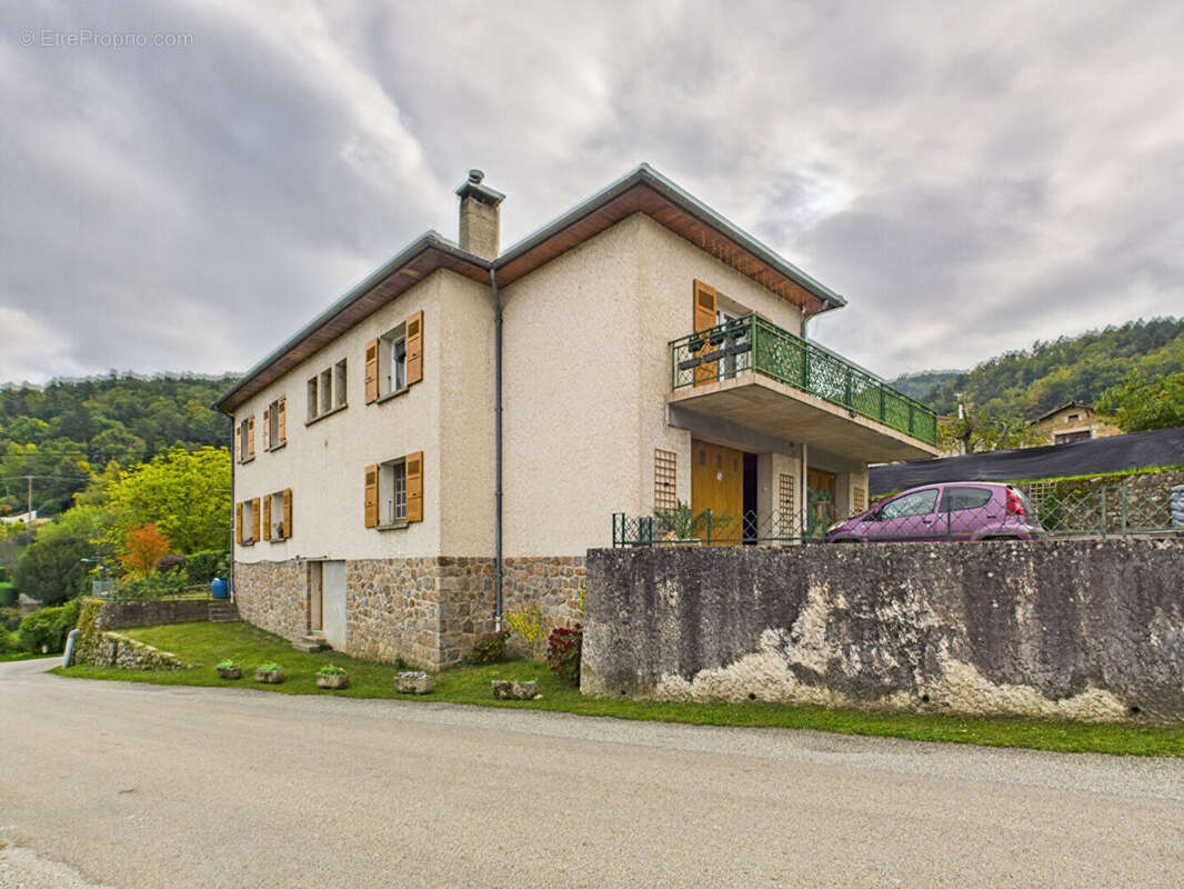 Maison à LE CRESTET