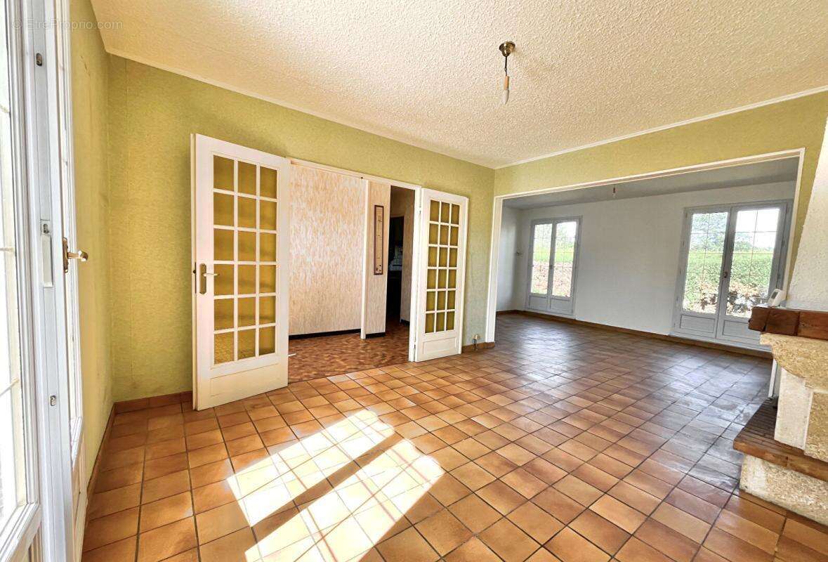 Maison : 6 pièce(s) 100 m2 - Terrain 610m² - Garage - photo 7