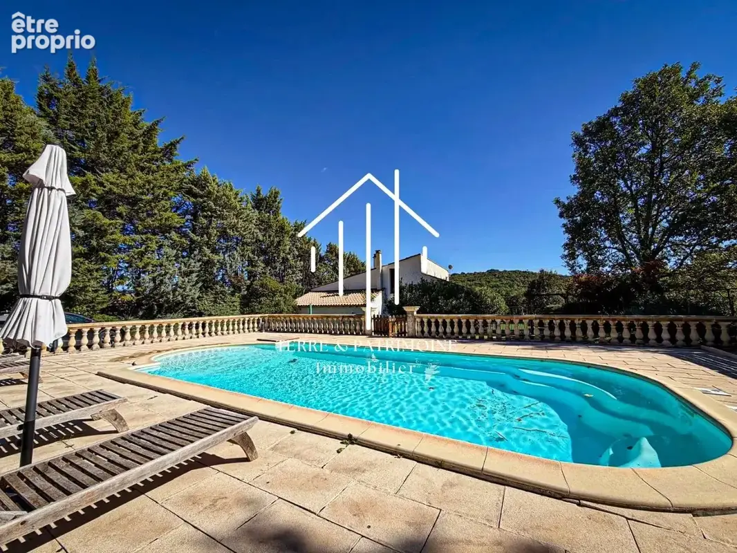 Villa avec piscine et garage. - photo 2