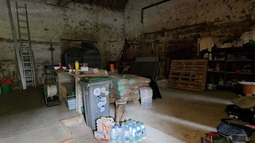 Maison à LUSSAC-LES-EGLISES