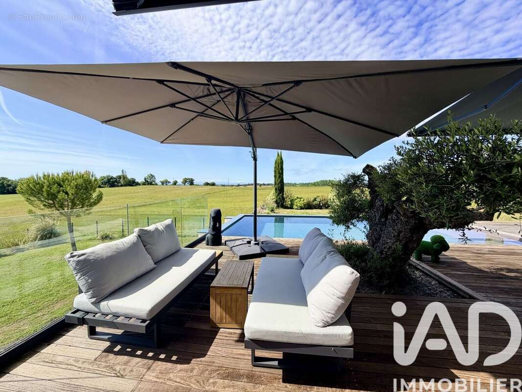 Maison 166 m² à L'isle-Jourdain  - photo 2