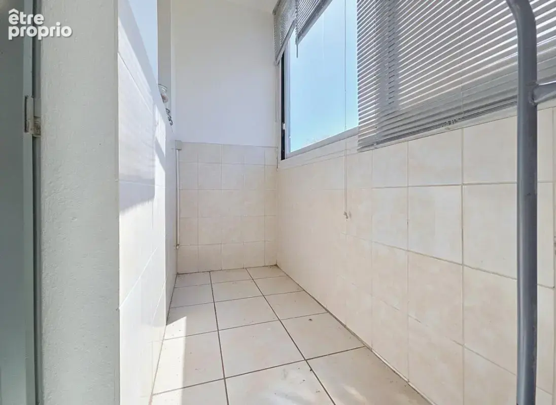 Appartement - 2 Chambres - 1 Bureau - 1 Balcon - 1 Loggia - Parking - Proche toutes commodités - photo 10