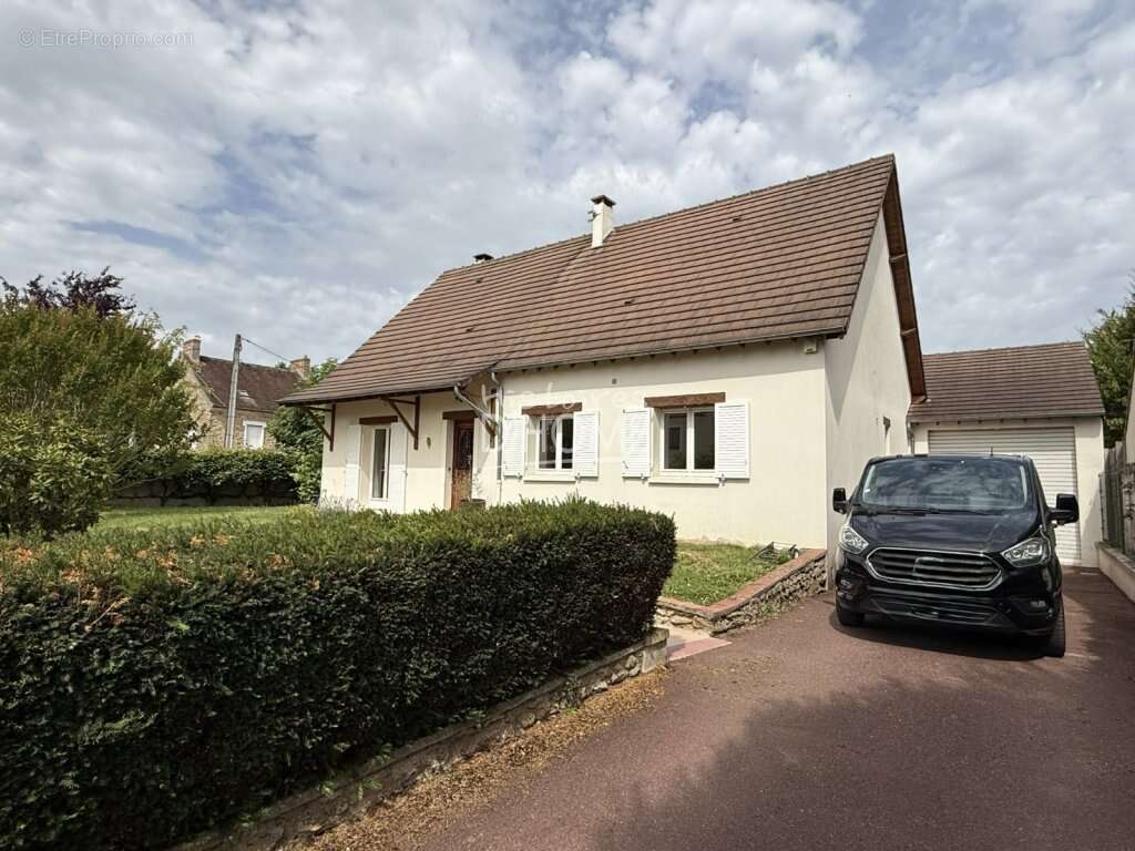 LIVERDY-EN-BRIE – Belle maison de maçon indépendante avec sous-sol total et jardin de 837 m² - photo 4