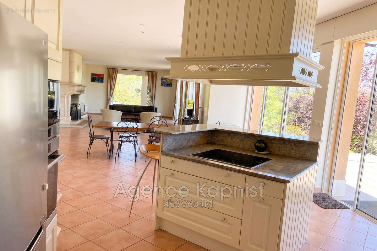 Maison 350 m² à Flayosc  - photo 5