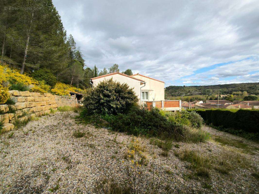 Villa + terrain de 9500 m2 + garage+  sources d'eau - photo 4