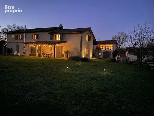 Savigneux  Maison familiale de 235 m2 + grandes dépendannces. - photo 2