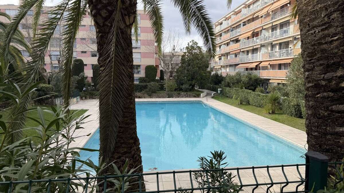 Appartement à VALLAURIS