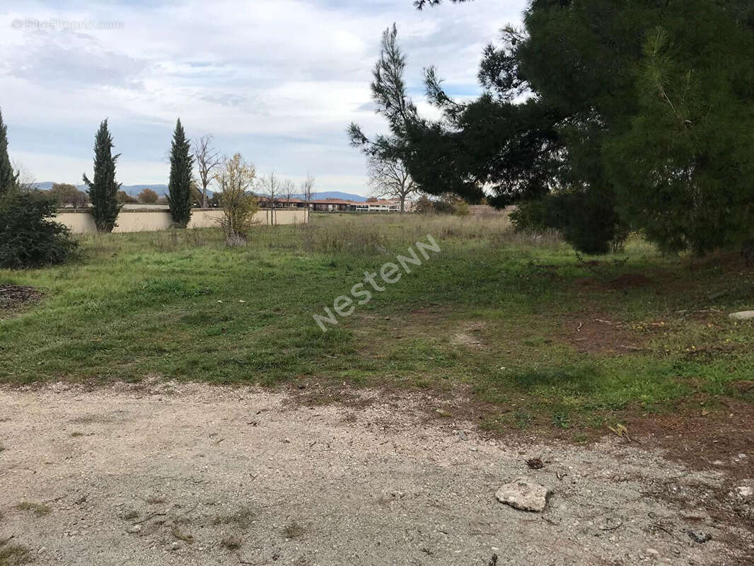 Terrain à LE PUY-SAINTE-REPARADE