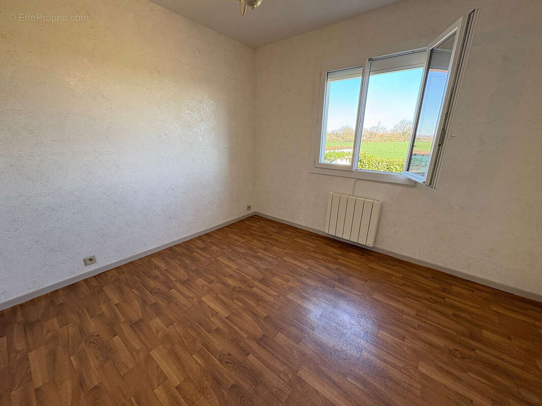 Maison à PINS-JUSTARET