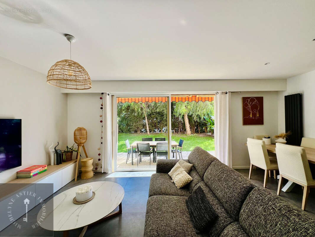 Appartement à SAINT-LAURENT-DU-VAR