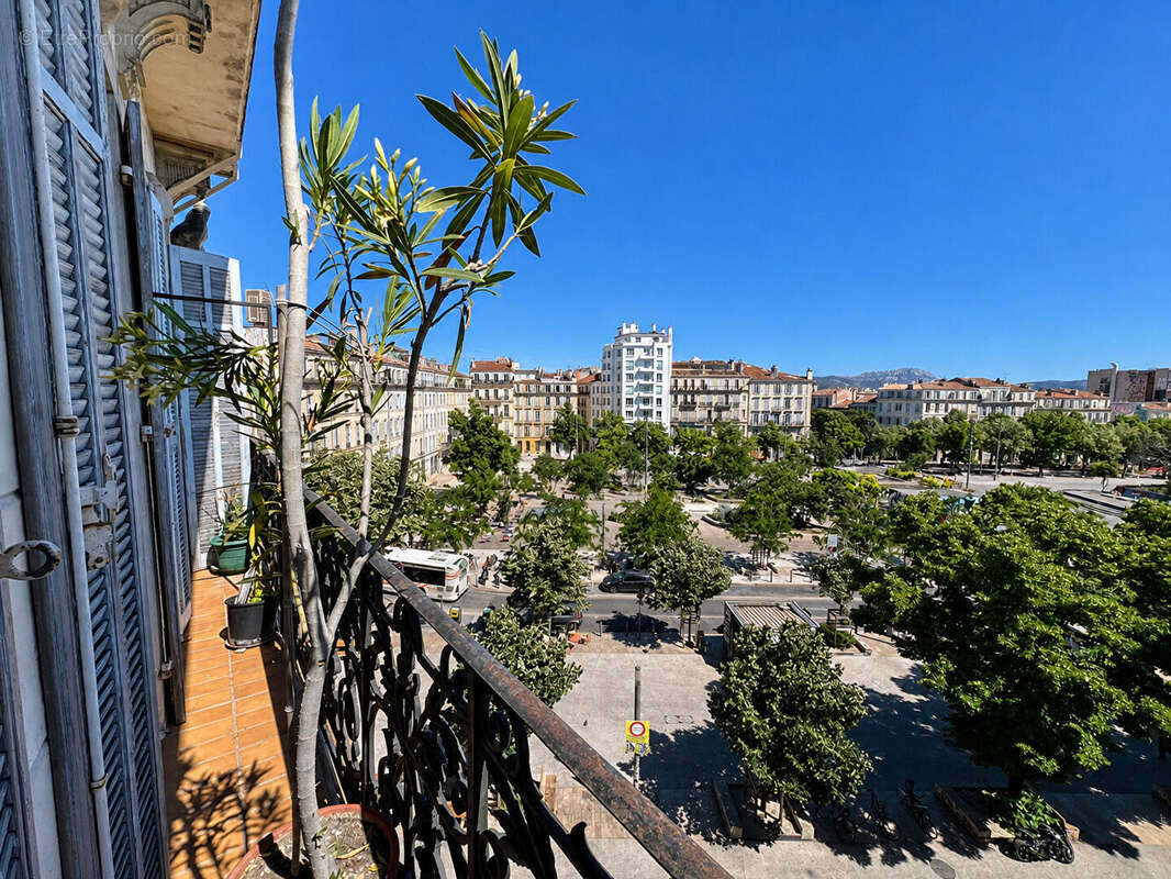 Marseille - Appartement de caractère de 139 m²  Vue mer & Place Jean Jaurès - photo 3