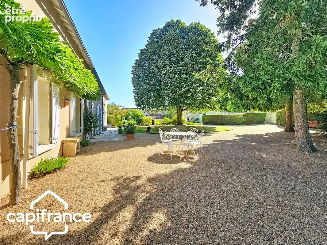 Saint-Martin-de-Sanzay (79) – Maison en pierre rénovée 203 m² – vie de plain-pied – studio indépendant – dépendances – terrain 4 - photo 4