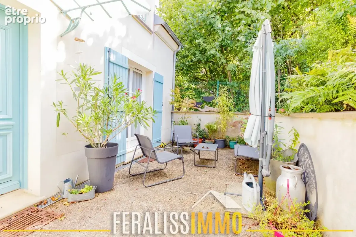 Dans un écrin de verdure, maison familiale édifiée sur sous- - photo 2