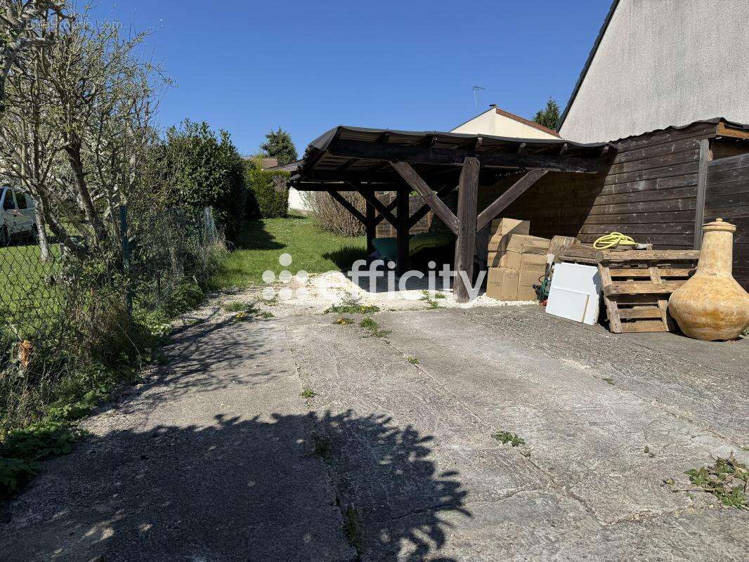 Terrain à LEUVILLE-SUR-ORGE