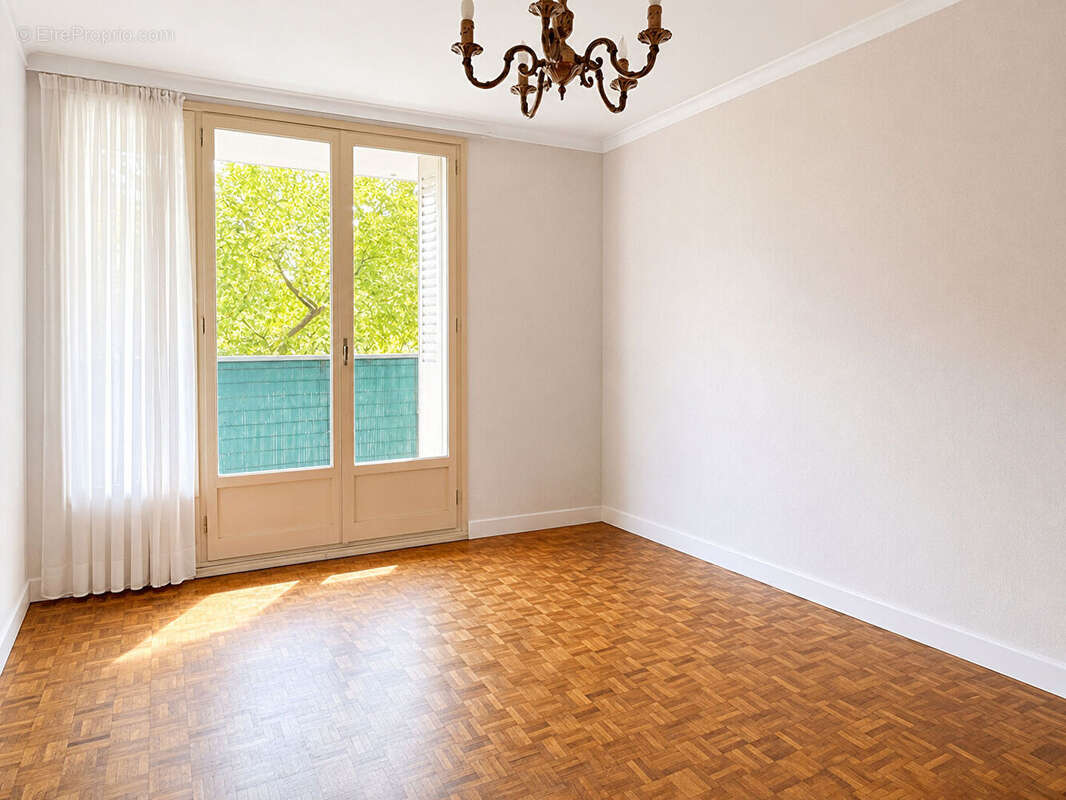 Gratte-Ciel T5 de 94 m2 avec balcon - photo 7