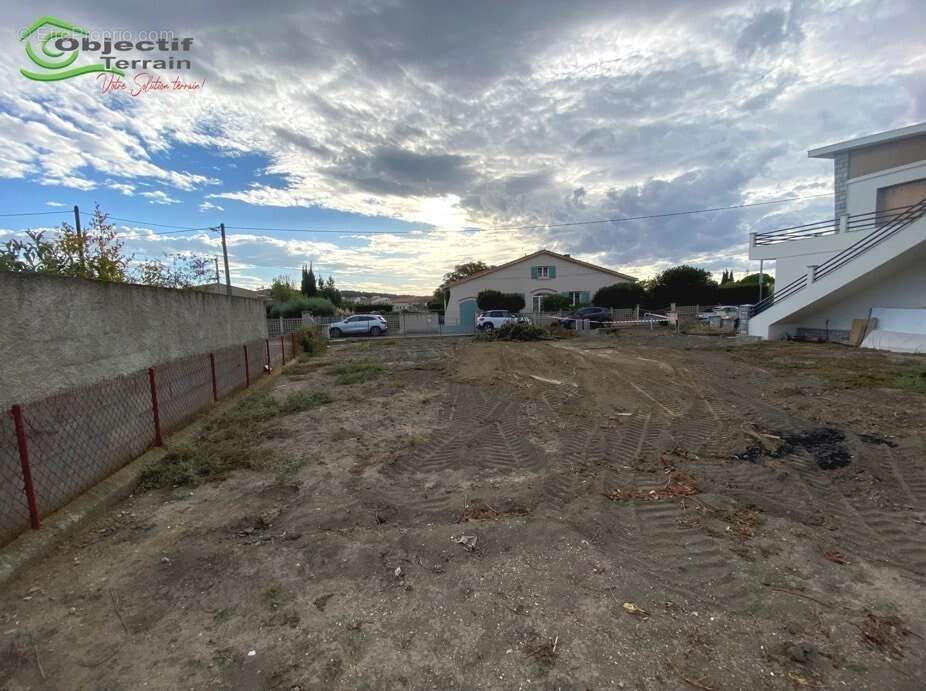 Terrain à NISSAN-LEZ-ENSERUNE