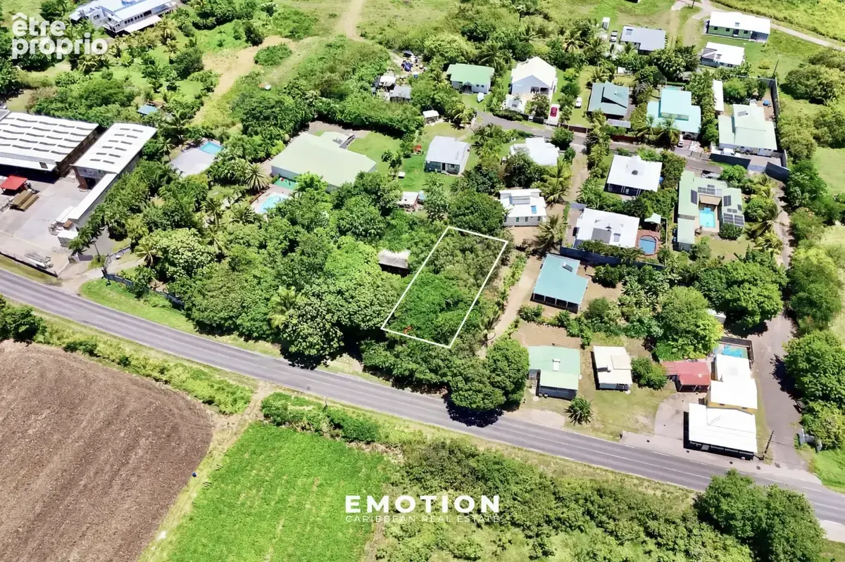 Terrain constructible de 640 m2 - SAINT FRANÇOIS - photo 4