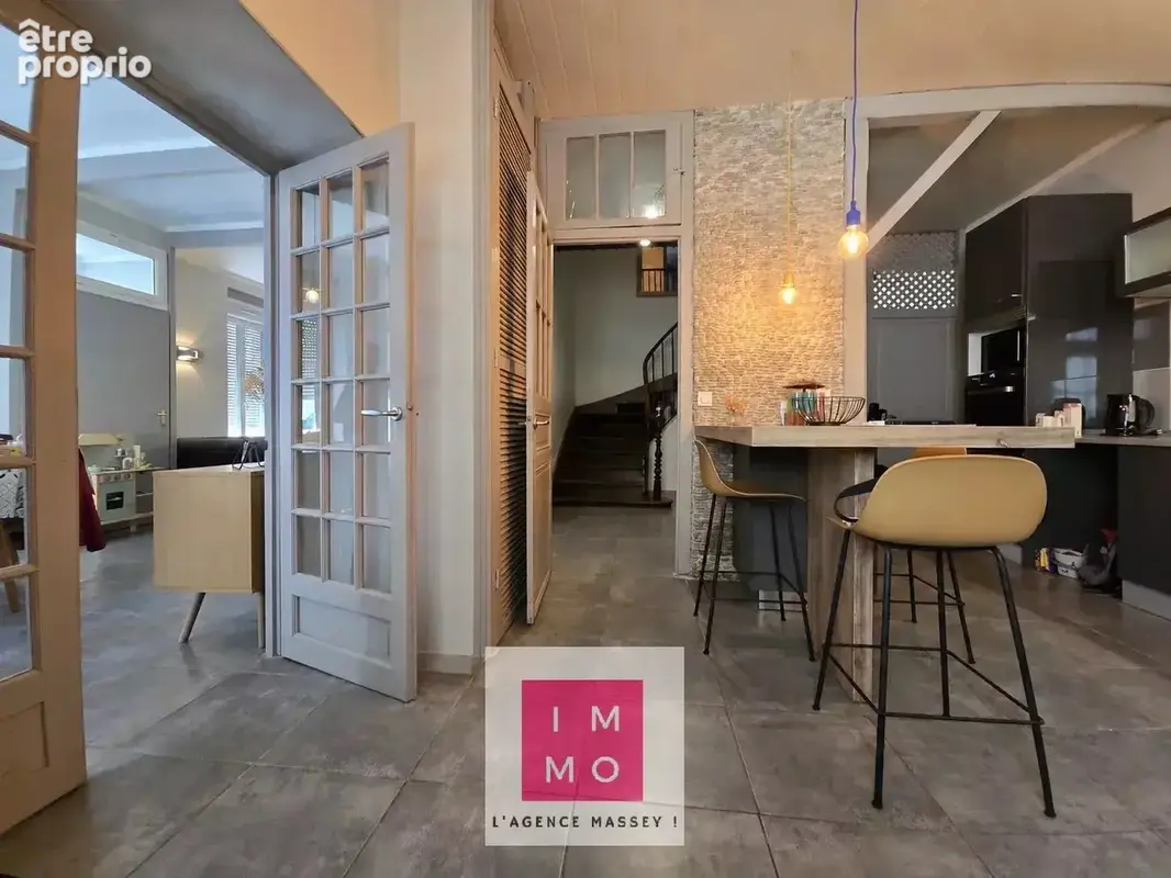 TARBES – Grand duplex de caractère, 4 chambres, terrasse, garage 26m² et parking - photo 5