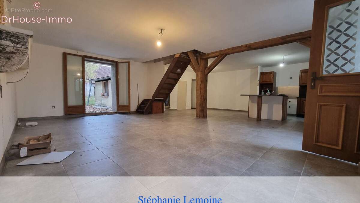 Maison à VICQ-EXEMPLET