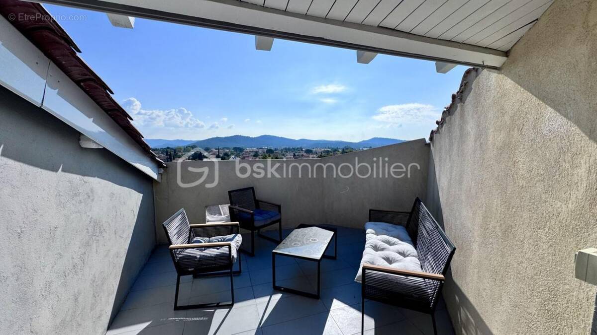 Appartement à CUERS