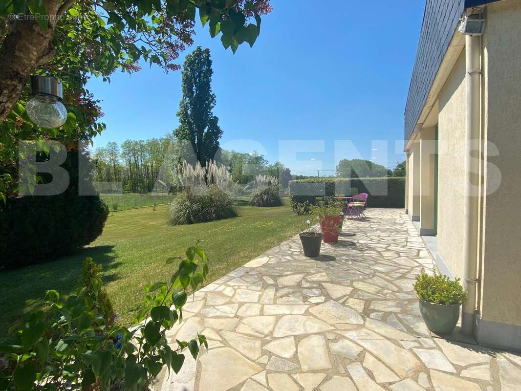 WhatsApp Image 2025-05-02 à 07 - Maison à CRE