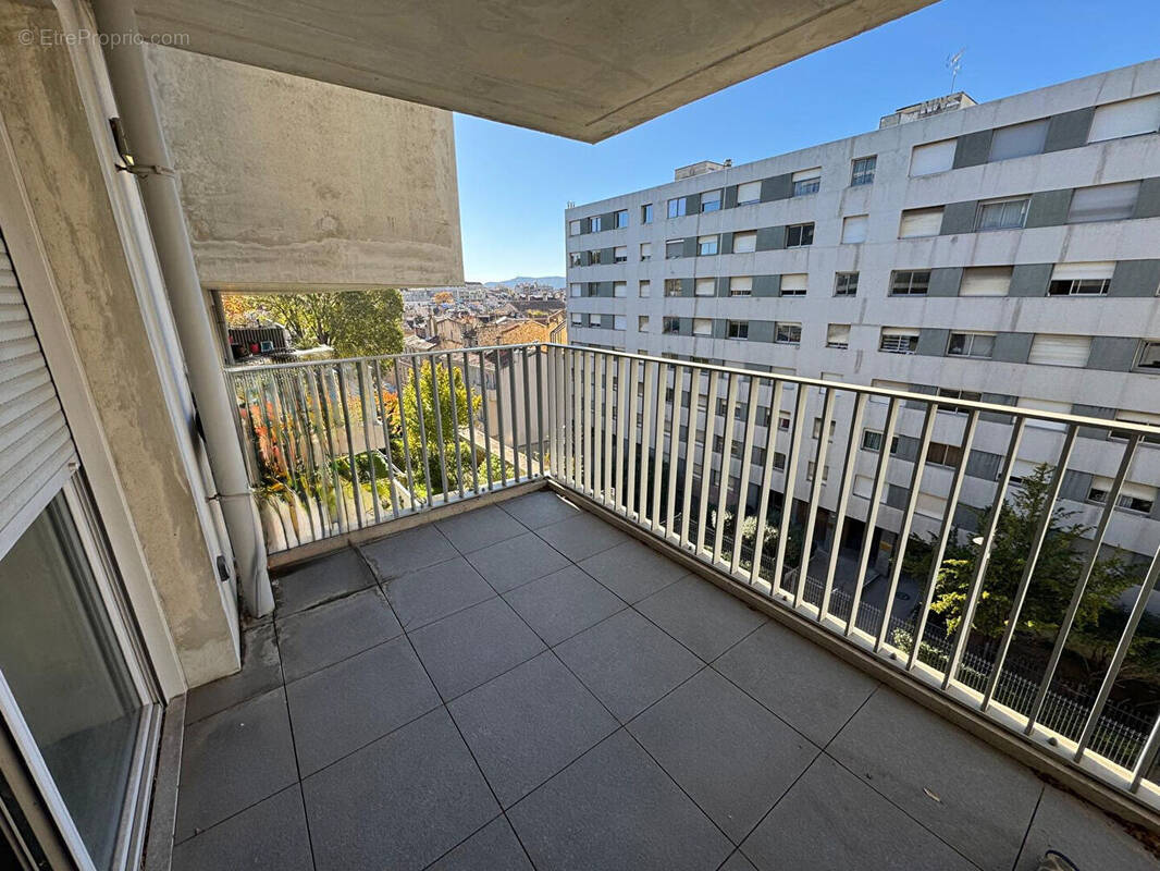 Appartement à MARSEILLE-1E
