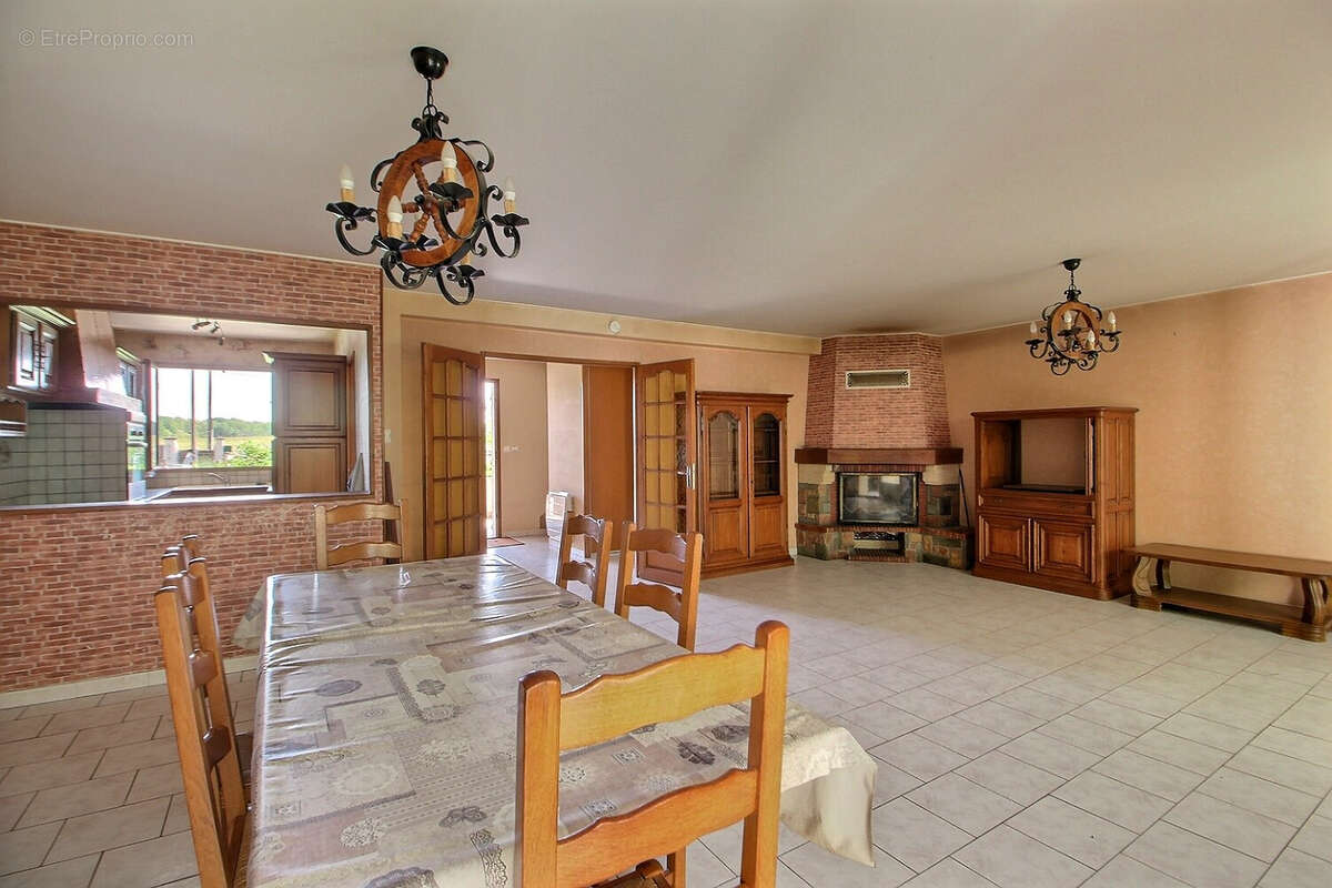 Maison à CHESSY-LES-PRES