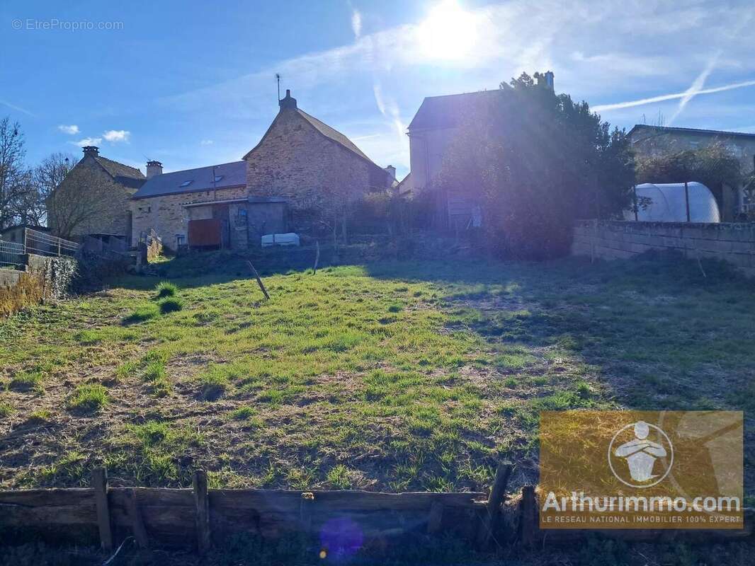 Terrain à SAINT-GERMAIN-DU-TEIL