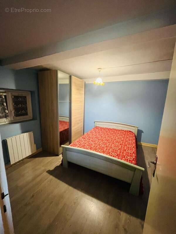 Maison à CRUZILLES-LES-MEPILLAT