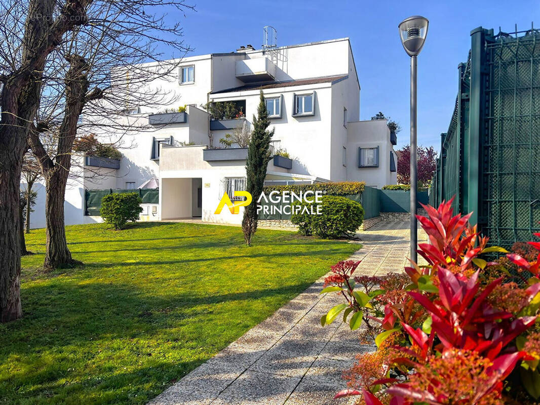 Appartement à SARTROUVILLE
