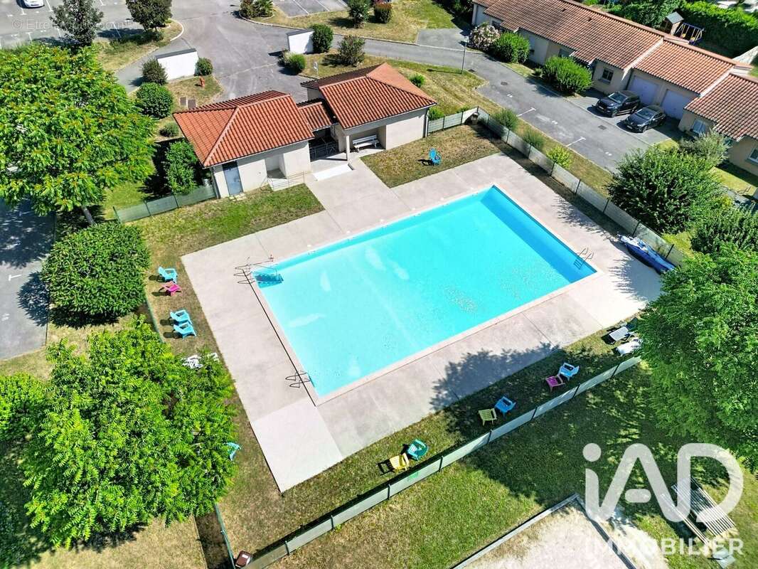 Photo 2 - Appartement à L'ISLE-D'ABEAU