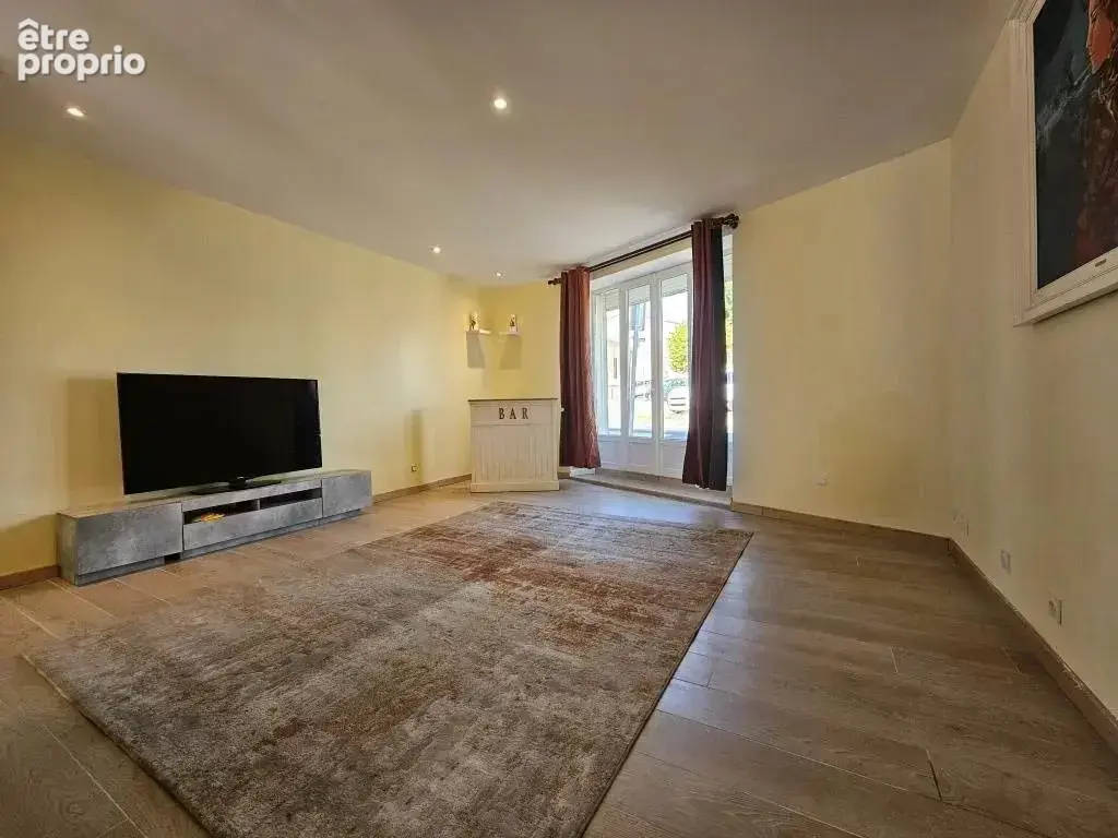 Maison centre bourg 130m2  -  3 chambres à Saint Savin - photo 2