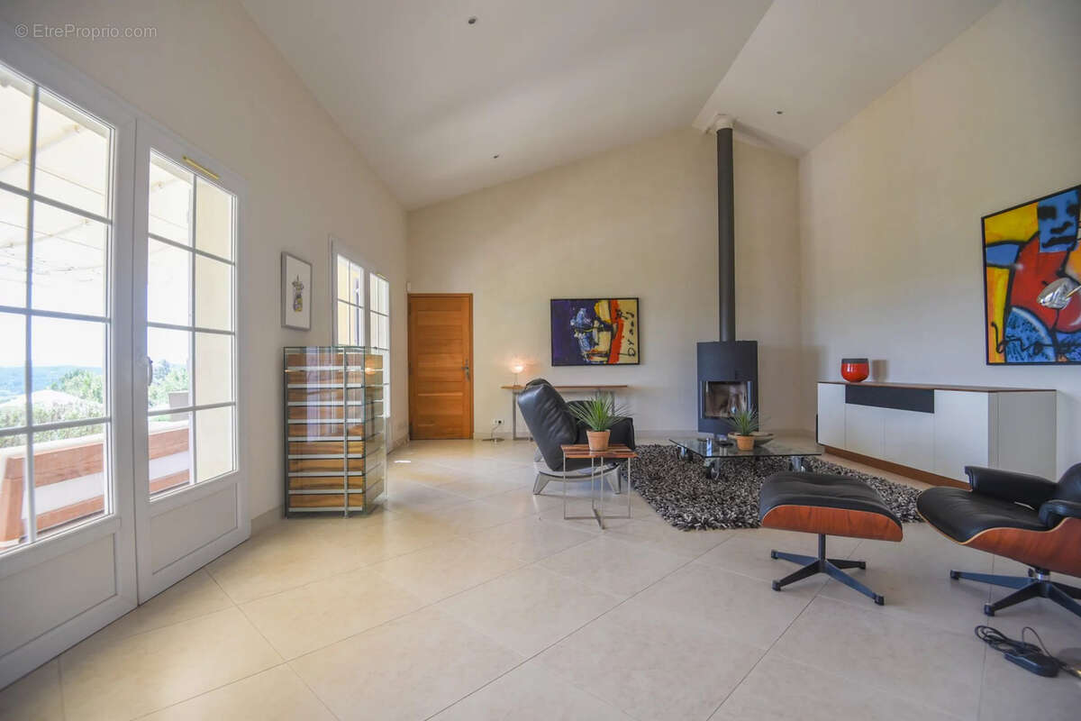 Maison à ENTRECASTEAUX