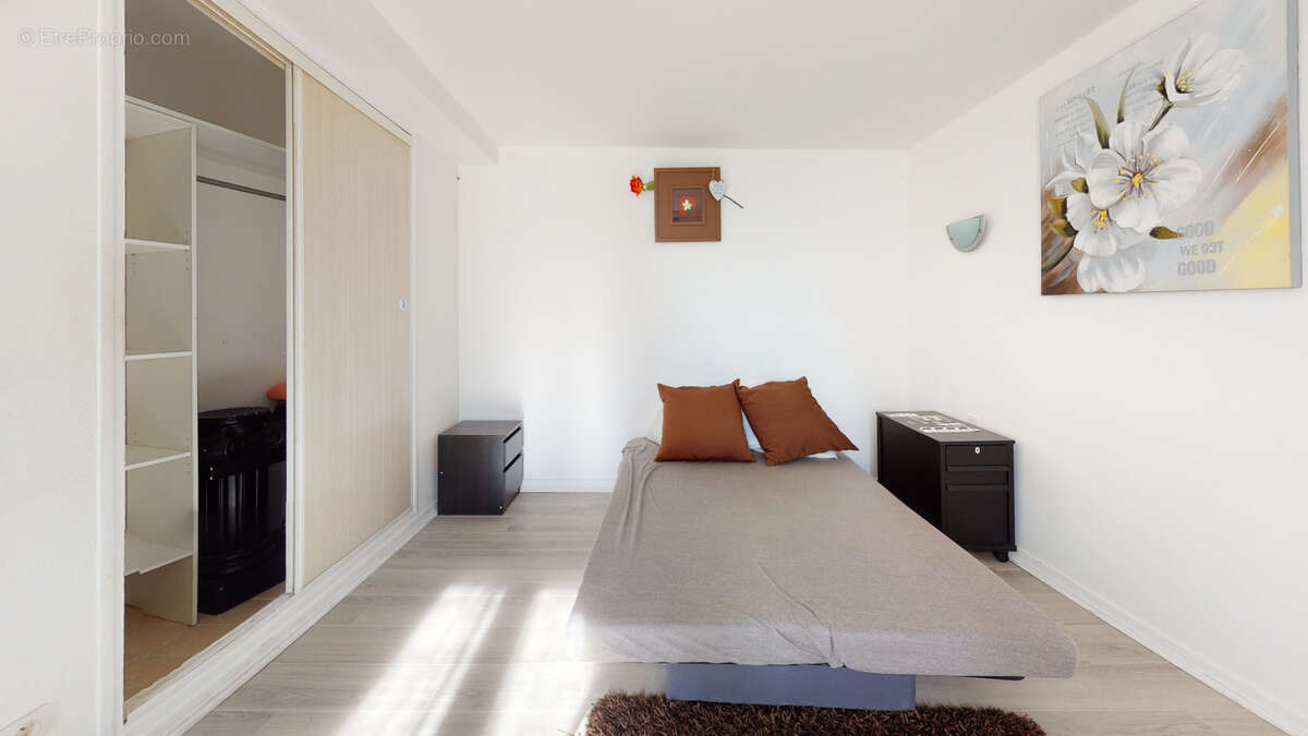 Appartement à LE MUY