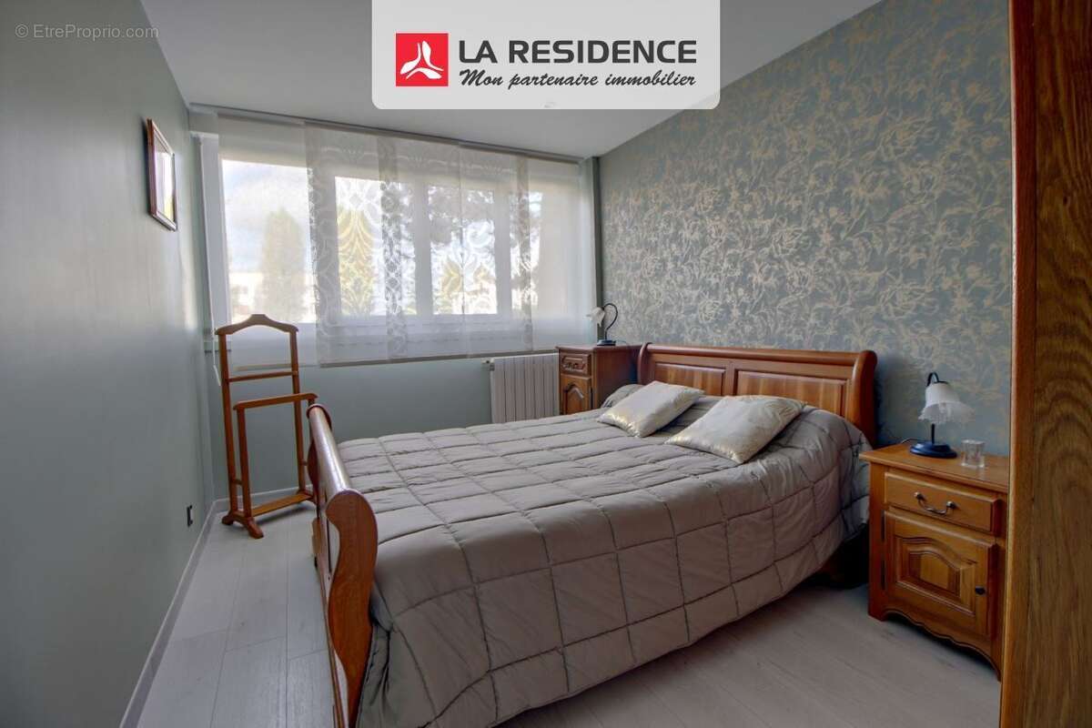 Appartement à LES CLAYES-SOUS-BOIS