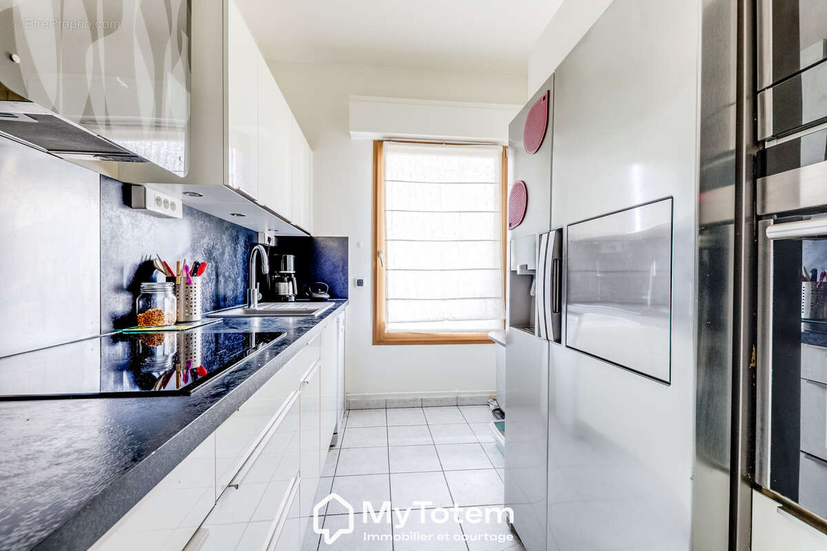 Appartement à COURBEVOIE