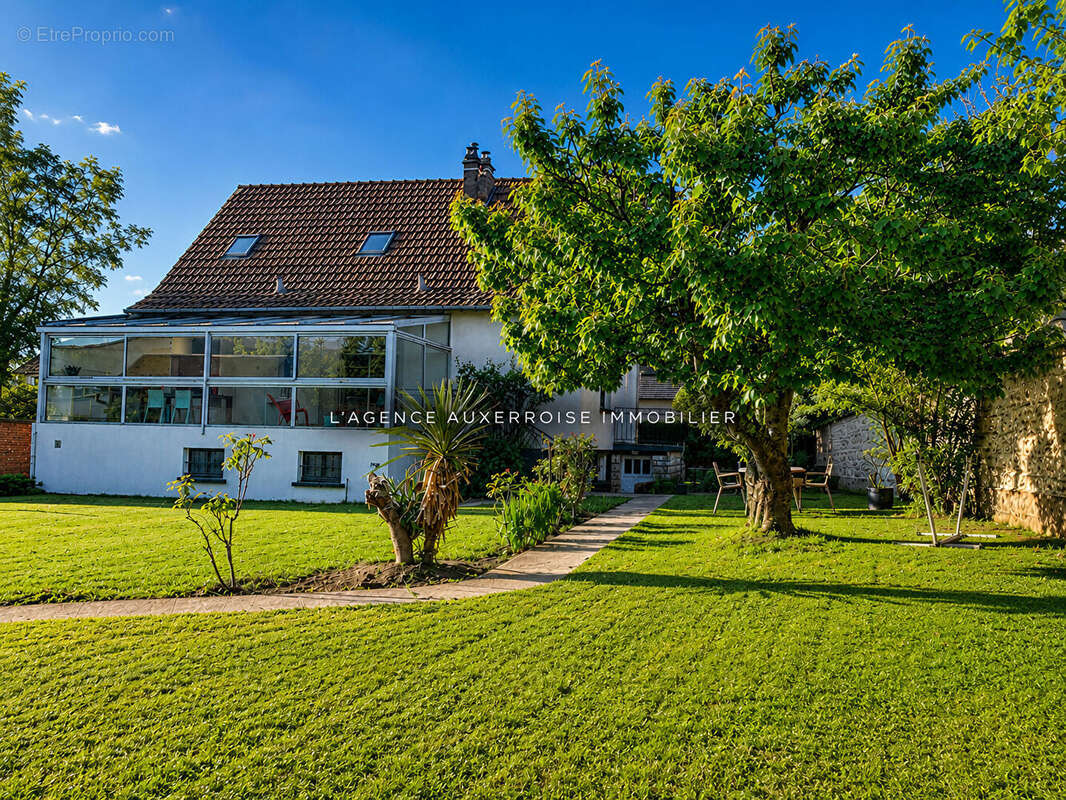 AUXERRE , Maison familiale au calme avec jardin paysagé - photo 2